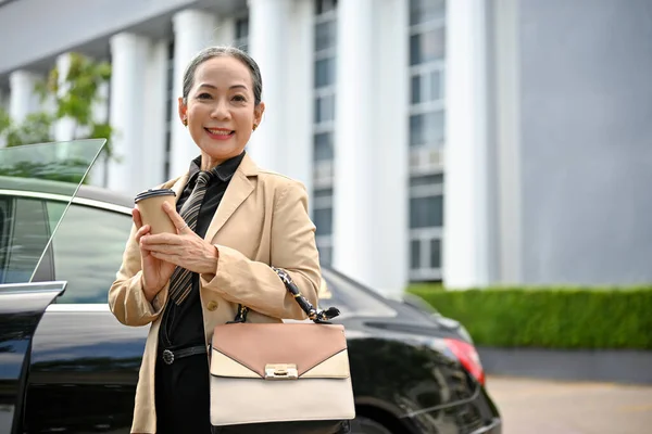 Retrato Una Hermosa Mujer Negocios Asiática Envejecida Abogada Senior Profesional — Foto de Stock