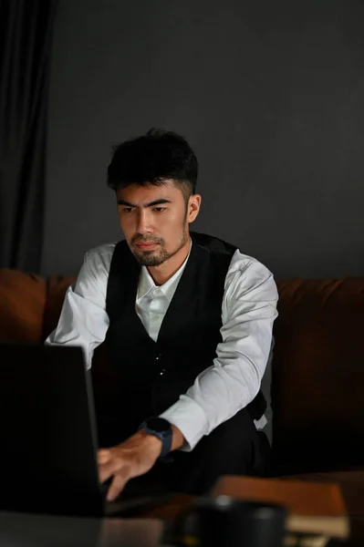 Smart Millennial Asian Businessman Focused Working His Project Assignment Laptop — Stockfoto