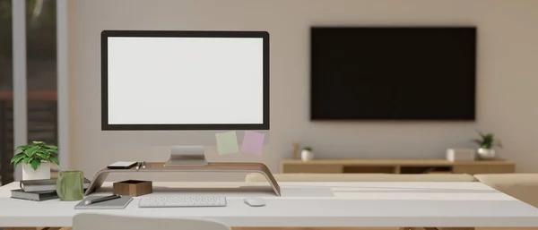 Bilgisayarın Beyaz Ekranı Aksesuarlarıyla Minimum Konforlu Oturma Odasında Rahat Bir — Stok fotoğraf