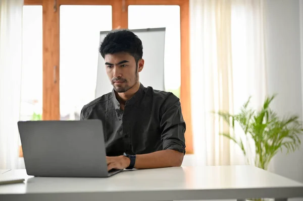 Smart Handsome Asian Male Office Worker Tech Engineer Using Laptop — Stockfoto