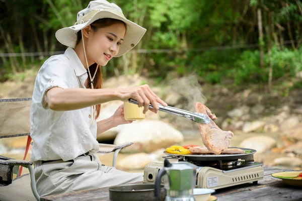 Beautiful Young Asian Woman Enjoy Camping Campground River Roasted Some — Stockfoto