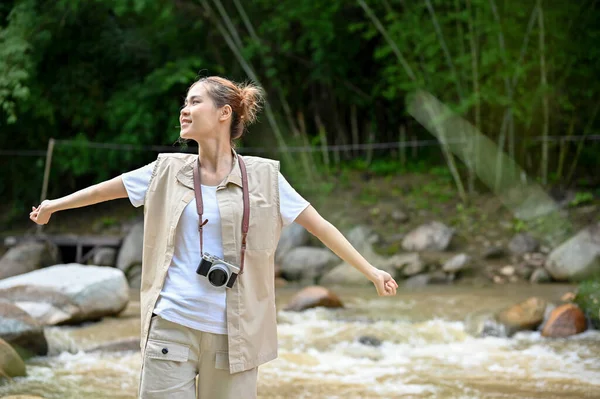 Beautiful Young Asian Female Traveler Standing River Getting Some Fresh — Stockfoto