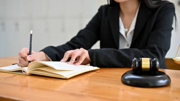 Professional Asian Female Lawyer Law Consultant Working Her Office Desk — Fotografia de Stock