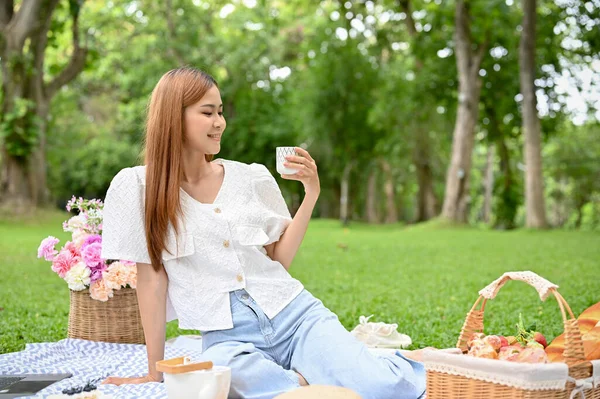 Lovely Young Asian Female Enjoys Picnicking Sipping Afternoon Tea Beautiful — Fotografia de Stock