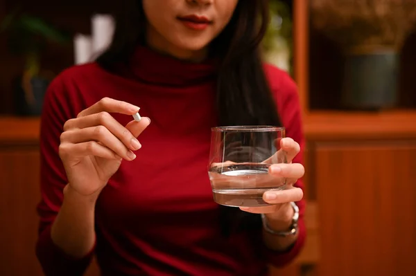 Attractive Millennial Asian Female Holding Glass Water Tablet Medicine Suffering — Photo