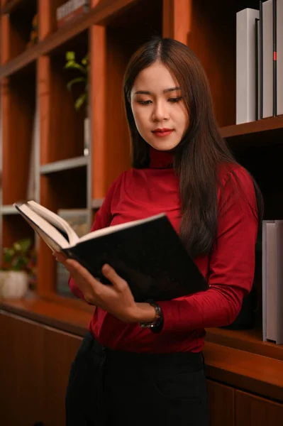 Portrait Attractive Gorgeous Asian Woman Reading Book While Finding Book — Stockfoto