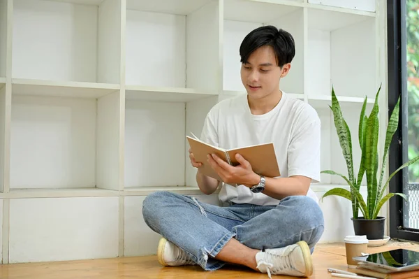 Handsome Young Asian Male College Student Reading Book Textbook Campus — Stockfoto