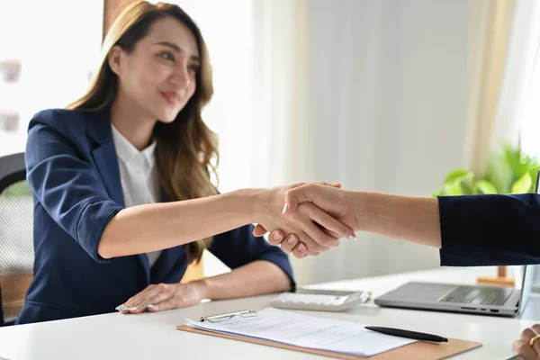 Female Lawyer Business Legal Consultant Refuses Take Bribe Her Client — Foto Stock