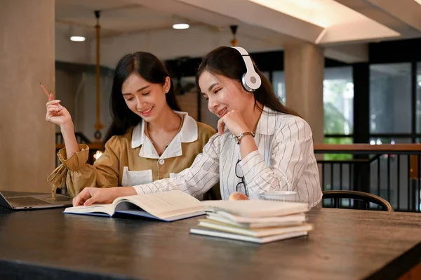 Attractive Young Asian Female College Students Doing Project Together Campus — Stockfoto