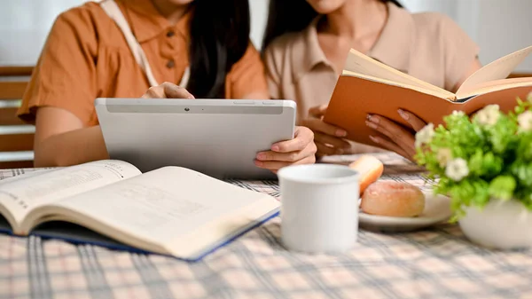 Two Young Asian Female College Students Doing Project Assignment Together — Stock fotografie