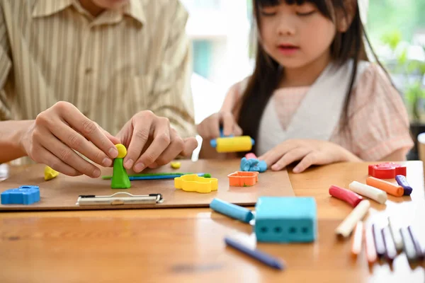 Happy Asian Dad Daughter Enjoys Moulding Colorful Clay Play Dough — Stockfoto