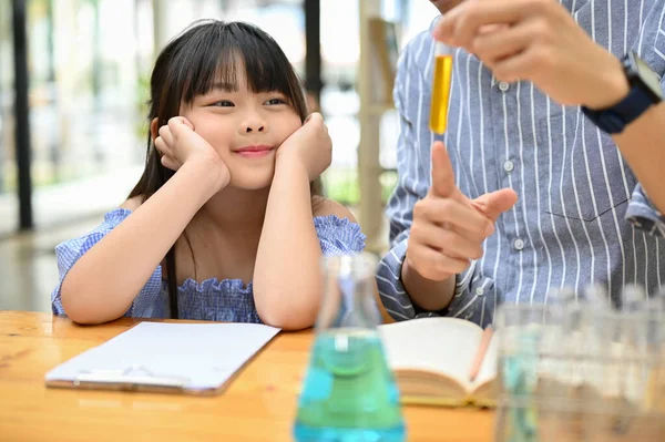 Pretty Young Asian Girl Enjoys Learning Science Looking Her Teacher — Stockfoto