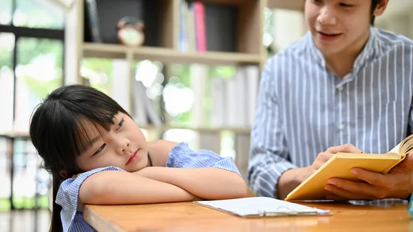 Sleepy Little Asian Girl Leaning Table While Her Teacher Teaching — Stockfoto