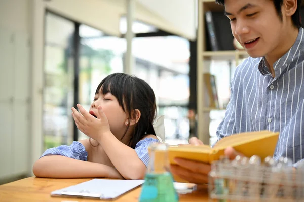 Young Little Asian Girl Yawning While Studying Science Her Teacher — 스톡 사진