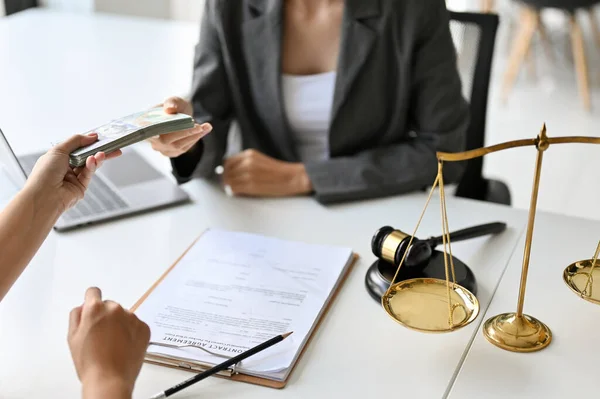 Professional Asian Female Lawyer Attorney Receiving Money Her Client Sign — Stock Photo, Image