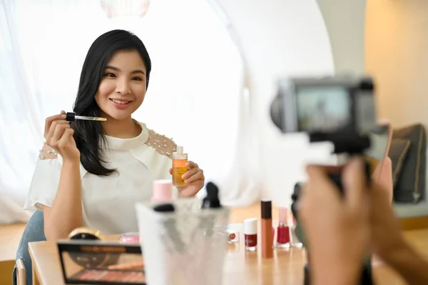 Profesjonalne Piękne Młody Azji Kobieta Freelance Piękno Blogger Lub Make — Zdjęcie stockowe