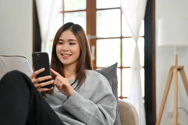 Attractive Happy Young Asian Female Using Her Smartphone Scroll Social — Stock Photo, Image