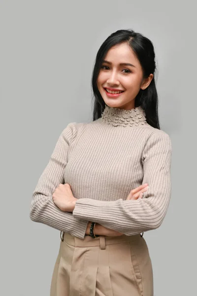 Potret Cantik Dan Indah Millennial Perempuan Asia Tersenyum Berdiri Dengan — Stok Foto