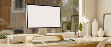 Boş bilgisayar masaüstü modeli, klavye, masa lambası ve cam pencerenin üzerindeki mermer masa üzerindeki dekorla minimum konforlu çalışma alanı. Yakın çekim görüntüsü. 3d görüntüleme, 3d illüstrasyon