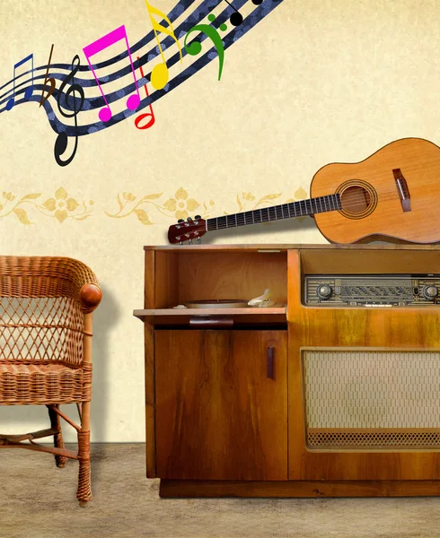 老式收音机与篮椅子和音乐图标. — 图库照片