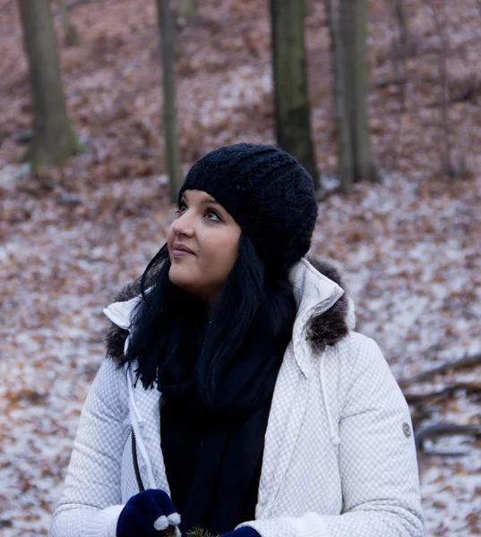 Seriouse Young Girl with Black Hair and Hat in Winter Forest — Stock Photo, Image