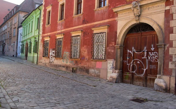 Historisk gate i sentrum av Bratislava – stockfoto