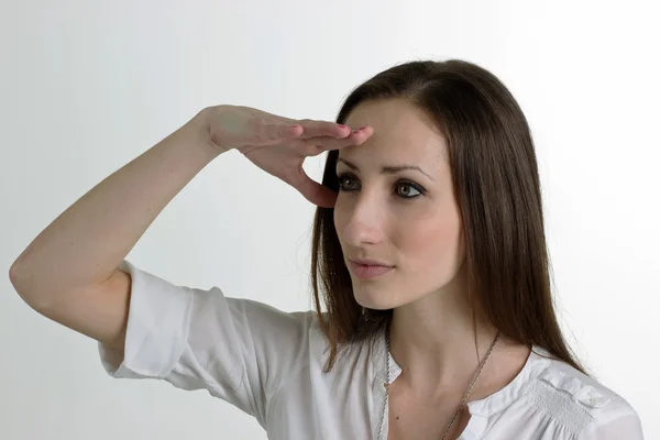 Ernste Frau sucht Abstand isoliert auf weißem Hintergrund — Stockfoto