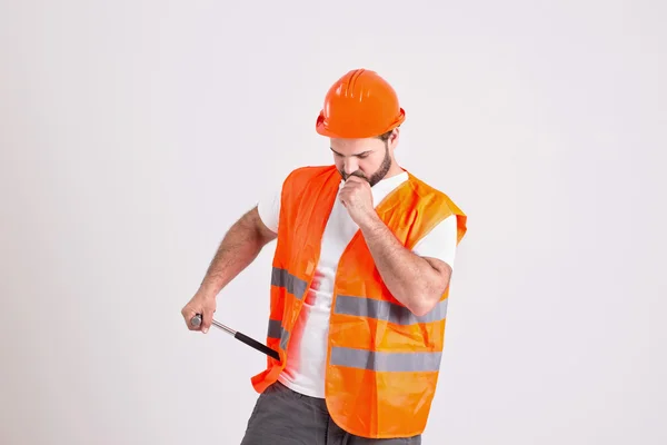 Stilig byggnadsarbetare med hammare — Stockfoto