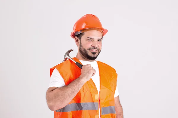 Trabajador de construcción atractivo con martillo de albañil — Foto de Stock