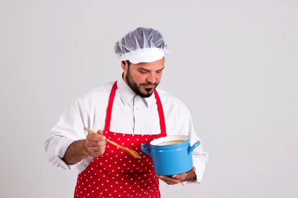 Chiefcook está probando comida con su cuchara — Foto de Stock