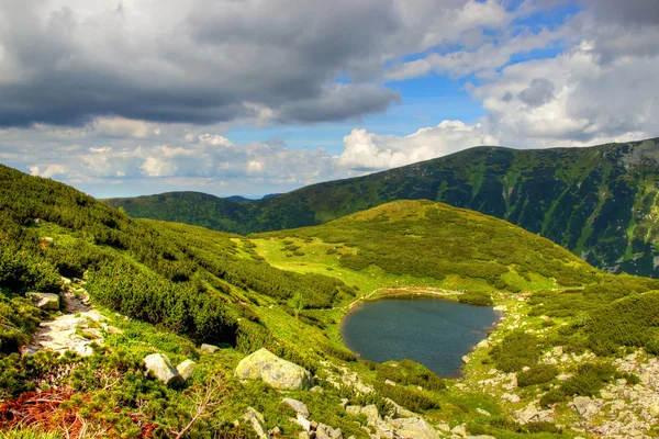 Chemin de montagne jusqu'au lac Blind — Photo