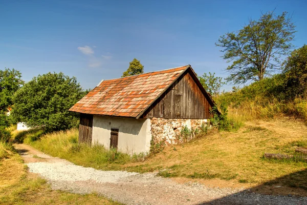 산에서 외로운 세 집 — 스톡 사진