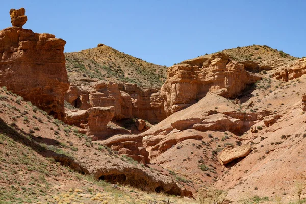 Alışılmadık güzellikteki Kızıl Kanyon 'un doğal olağandışı manzarası Mars manzarası Charyn Kanyonu' na benzer.