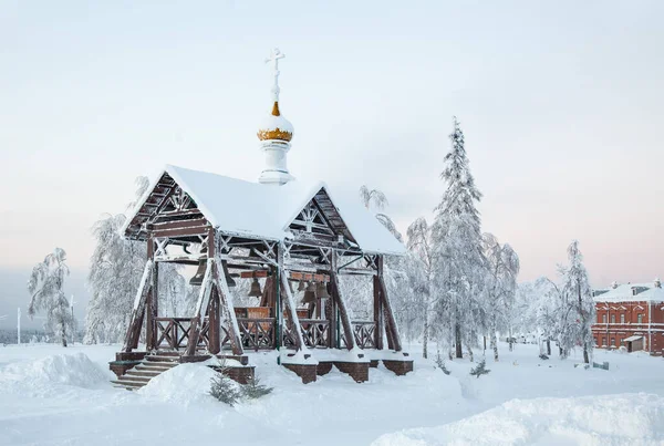 Dzwony Klasztoru Belogorsk Tle Drzew Pokrytych Mrozem — Zdjęcie stockowe