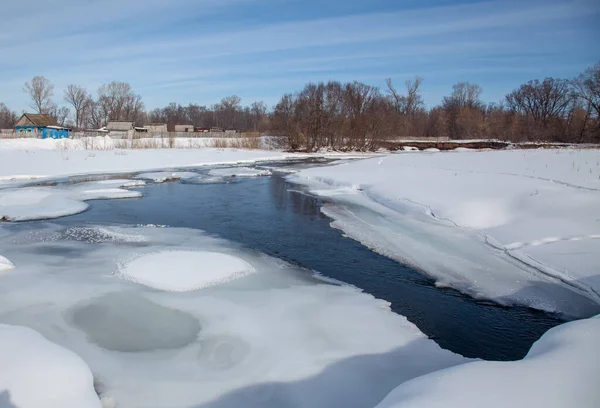 Completamente Congelado Cuerpo Agua Hielo Agua Crean Patrón Geométrico Otro — Foto de Stock