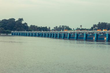 Kallanai (ayrıca Büyük Anicut olarak da bilinir), Tamil Nadu nehri boyunca inşa edilen antik bir baraj.
