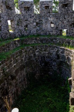 Batumi, Gürcistan Eylül 2021: Gonio-Apsaros kalesinin duvarları ve kuleleri, Adjara 'daki en eski, birkaç bin yıllık Roma tahkimatı. 