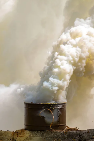 Granada Fumaça Fumegante Durante Treinamento Tático Utilizado Como Dispositivo Sinalização — Fotografia de Stock