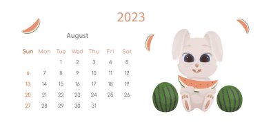 Çin Yeni Yıl 2023 posterinin sembolü. Ağustos ayı için yatay masaüstü takvim tasarım şablonu. Tavşan yiyen karpuz ile yaz entrikası. Zodyak işaretli takvim. Hafta pazar günü başlıyor..