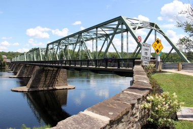 Delaware Nehri üzerindeki Uhlerstown-Frenchtown Köprüsü, 1931 'de açıldı, Frenchtown, NJ, ABD - 1 Ağustos 2020