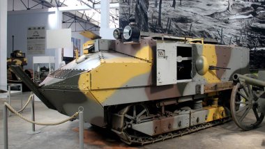 I. Dünya Savaşı Schneider tankı, Zırhlı Araçlar Müzesi, Saumur, Fransa - 2 Temmuz 2019