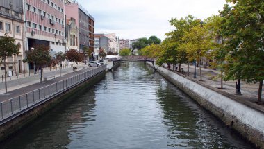 Aveiro, Portekiz 'in merkezindeki kanalın akşam manzarası - 14 Eylül 2021