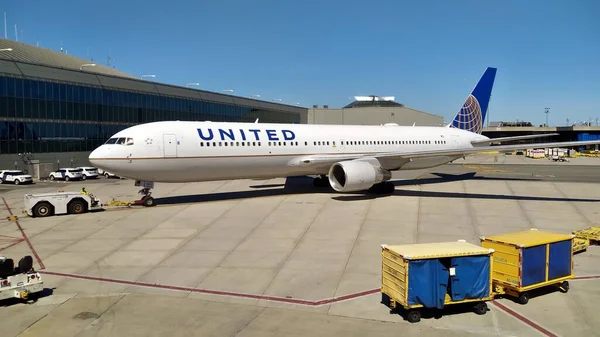 UNITED Boeing 767-400, Newark Liberty Havaalanı, NJ, ABD - 19 Eylül 2021