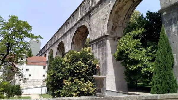 Századi Aguas Livres Aqueduct Amoreirasi Szakaszának Kőboltívei Lisszabon Portugália Juny — Stock Fotó