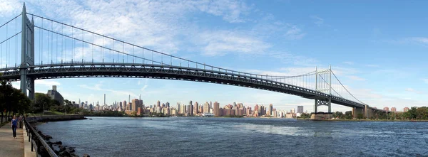 Triborough Bridge Panorámás Kilátás Astoria Parkból Észak Manhattan Felé Háttérben — Stock Fotó
