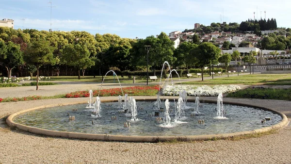 Fonte Água Forma Círculo Jardim Municipal Castelo Topo Colina Castelo — Fotografia de Stock