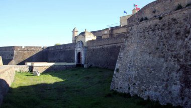 Santa Luzia Kalesi, duvarlar ve surlar, Alentejo 'da, Portekiz' in Elvas şehrinde ve belediyesinde - 9 Ocak 2019