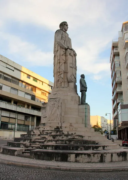1919 'dan 1923' e kadar Portekiz 'in altıncı başkanı Antonio Jose de Almeda' nın anıtı, Lizbon, Portekiz - 22 Temmuz 2021
