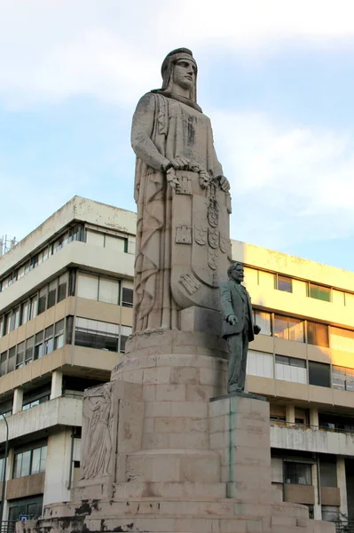 1919 년부터 1923 년까지 포르투갈의 대통령이었던 안토니오 호세데알 메다에게 기념비 — 스톡 사진