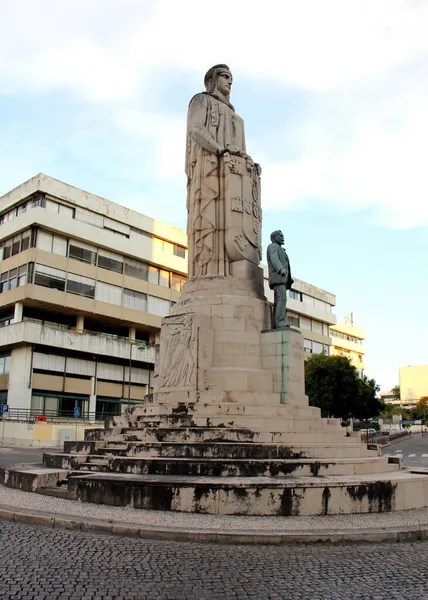 1919 'dan 1923' e kadar Portekiz 'in altıncı başkanı Antonio Jose de Almeda' nın anıtı, Lizbon, Portekiz - 22 Temmuz 2021